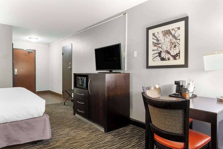 Room 14 of 32
