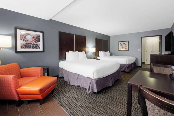 Room 4 of 32