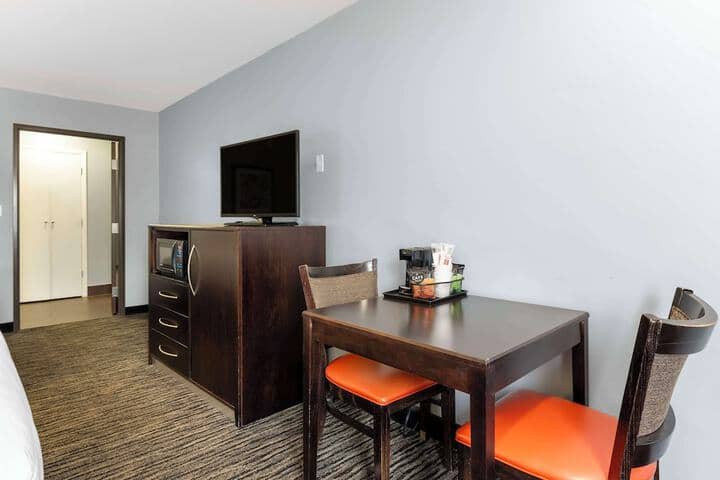 Room 5 of 32